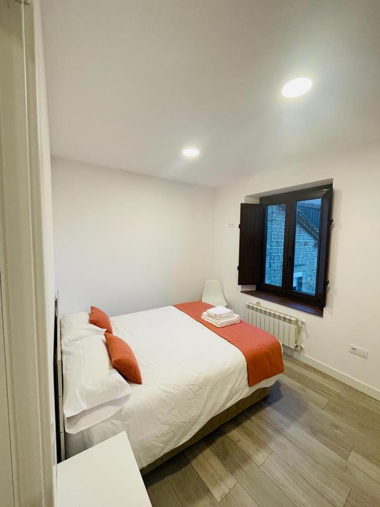 Apartamentos Rurales La Plaza 2 Duruelo de la Sierra Eksteriør billede